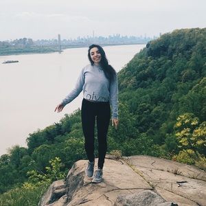 Meet your Posher, Laura